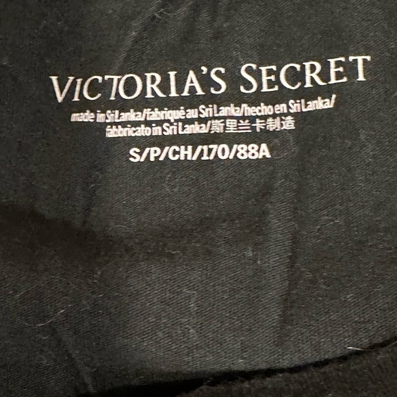 Victoria's Secret Women's‎ Small Pajama Set  Floral Logo Tee & Shorts Strawberry - Picture 8 of 10